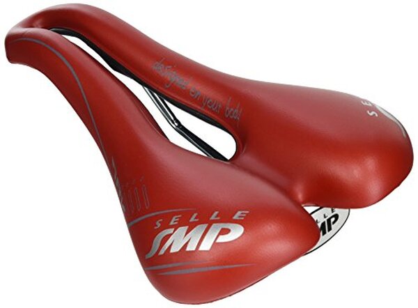 Découvrez notre test complet de la selle SMP TRK mixte rouge M : confort, style et performances réunis pour vos aventures à vélo.