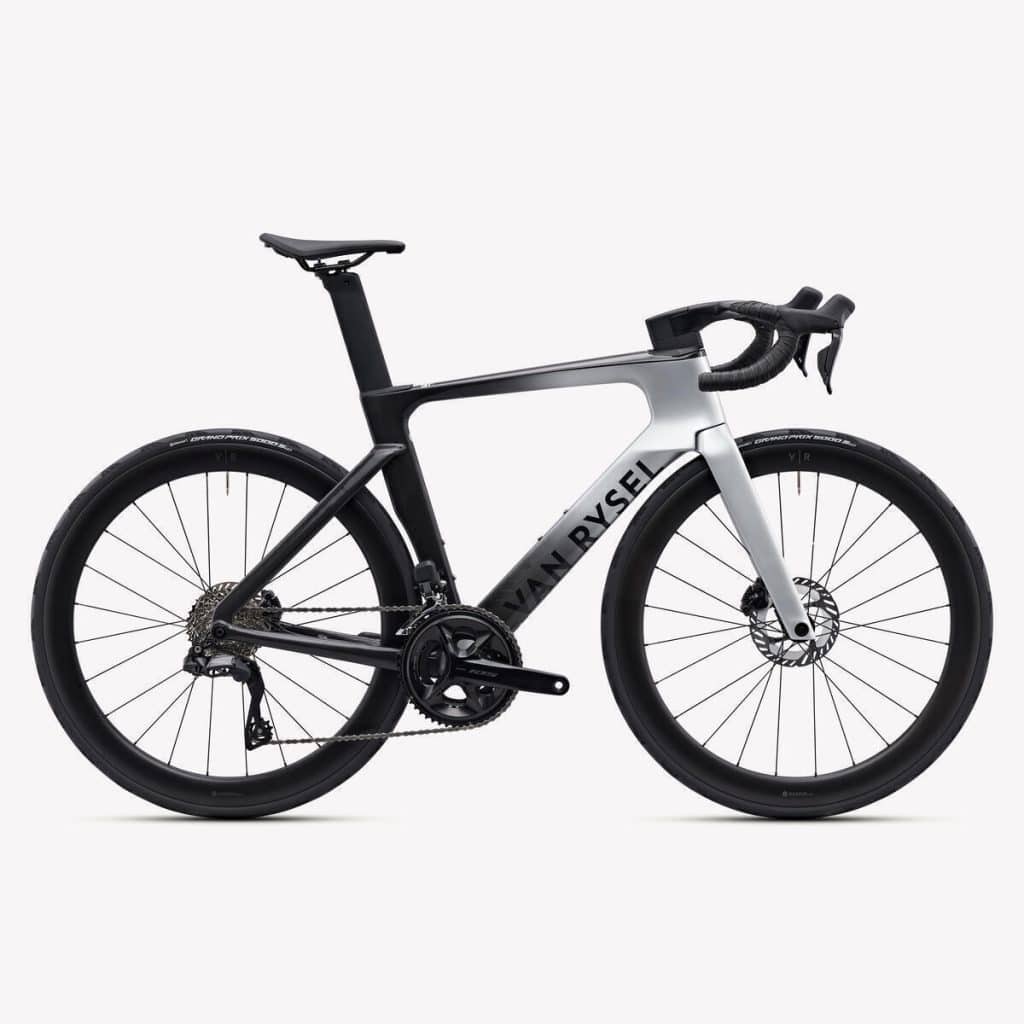 Test du vélo de route Decathlon Shimano 105 Di2 12V RCR-F Pro gris